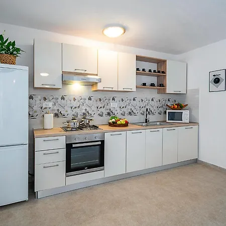 Amazing In Sikici With Wifi Holiday home *